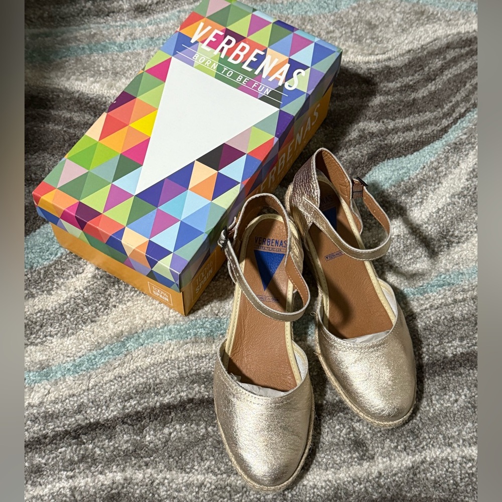Verbenas 100% Spain Gold Wedge Shoes size 38 (fits 7 - 7.5 US shoe sizes)